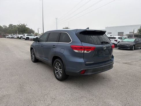 Used 2019 Toyota Highlander XLE FWD image 3