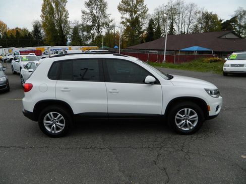 Used 2016 Volkswagen Tiguan S image 9