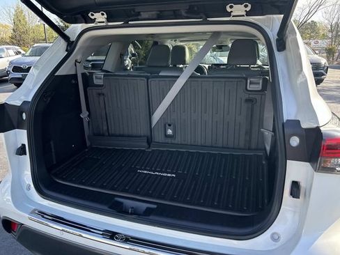 Used 2021 Toyota Highlander Limited image 12