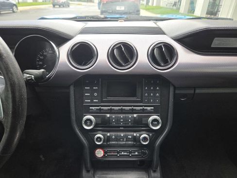 Used 2017 Ford Mustang GT RWD image 23