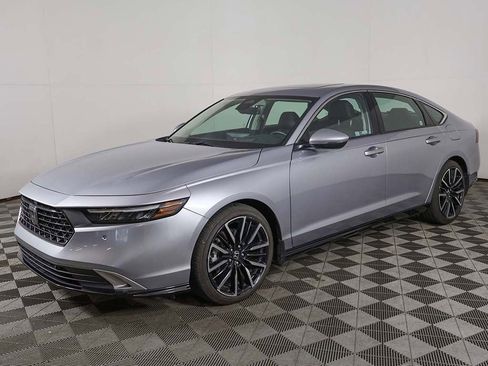 Used 2023 Honda Accord Touring image 9