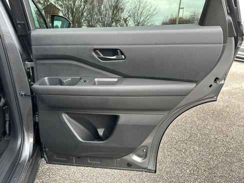 New 2025 Nissan Pathfinder SV w/ SV Premium Package image 17