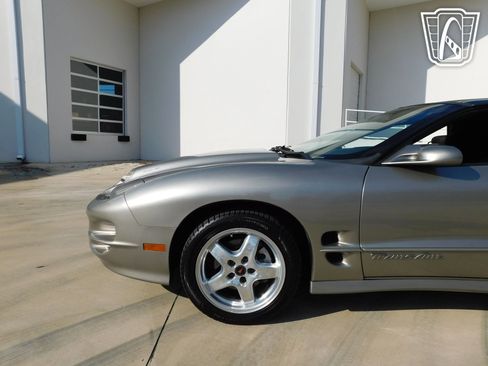 Used 2002 Pontiac Firebird Formula RWD image 10