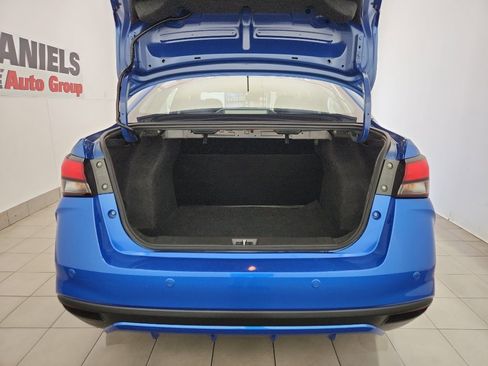 Used 2023 Nissan Versa S w/ Trunk Package image 29