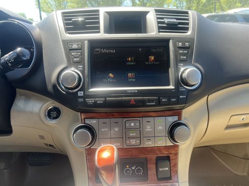 Used 2010 Toyota Highlander Limited AWD/4WD image 23