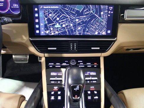 Used 2022 Porsche Cayenne Turbo image 20