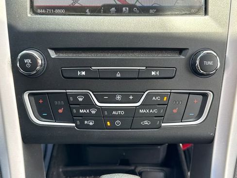 Used 2016 Ford Fusion SE FWD image 30