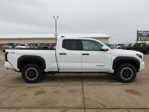 Used 2025 Toyota Tacoma TRD Off-Road image 6