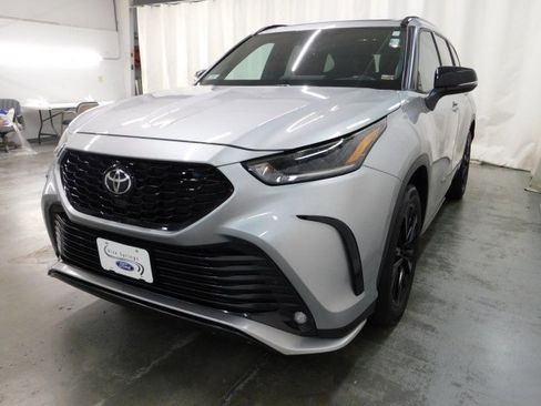 Used 2023 Toyota Highlander XSE image 8