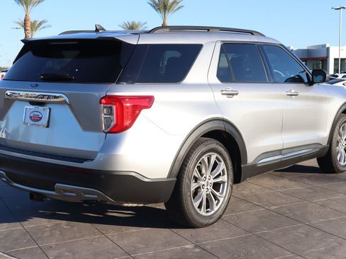 Used 2022 Ford Explorer XLT w/ Equipment Group 202A image 5