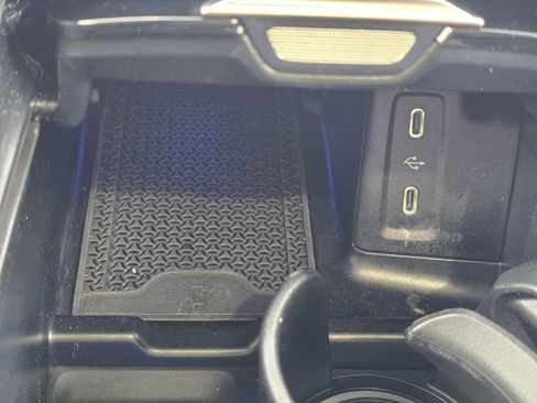 Used 2025 Mercedes-Benz GLC 300 4MATIC image 20