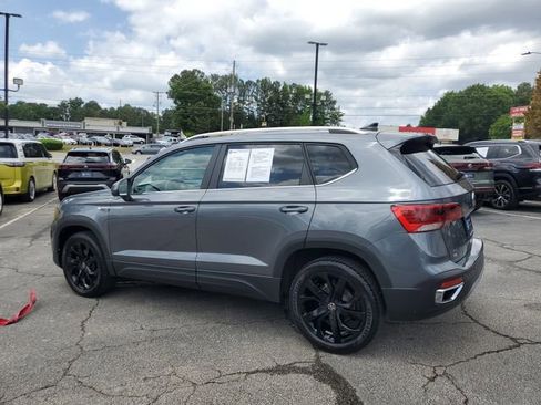 Used 2023 Volkswagen Taos SE w/ Black Wheel Package FWD image 6