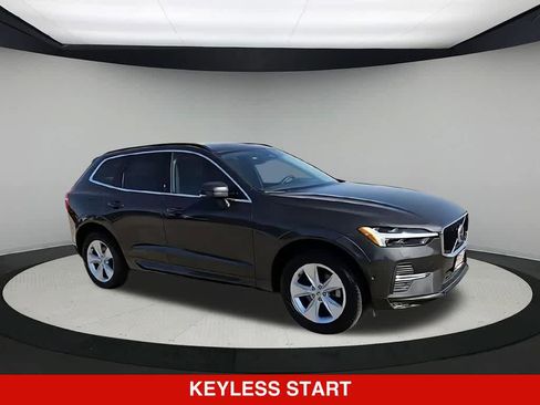 Used 2022 Volvo XC60 B5 Momentum AWD/4WD image 2