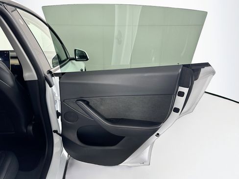Used 2022 Tesla Model Y Performance image 29