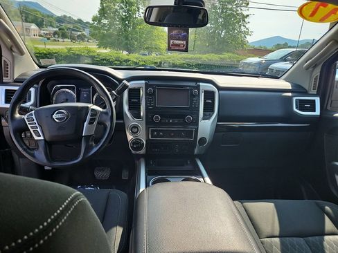 Used 2017 Nissan Titan SV AWD/4WD image 13