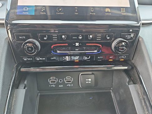 Used 2023 Jeep Grand Cherokee Limited w/ Luxury Tech Group II image 10