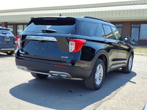 Used 2023 Ford Explorer XLT w/ Equipment Group 202A AWD/4WD image 5