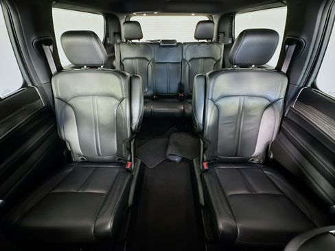 Used 2022 Jeep Wagoneer Series III w/ Premium Group I AWD/4WD image 13