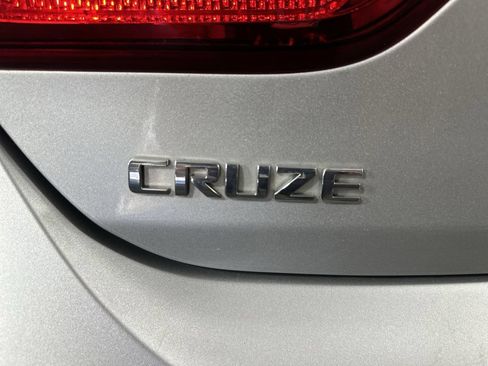 Used 2019 Chevrolet Cruze LT FWD image 31