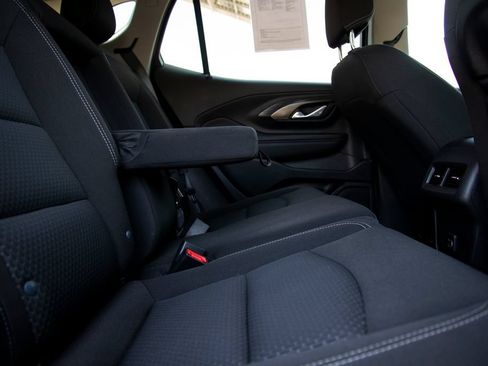 Used 2024 GMC Terrain SLE AWD/4WD image 14