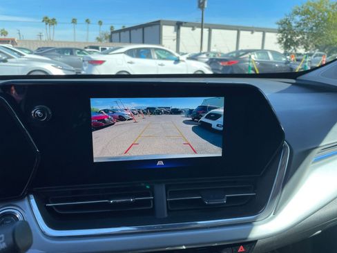 Used 2025 Chevrolet Trax LT w/ LT Convenience Package FWD image 23