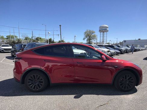 Used 2024 Tesla Model Y Long Range AWD/4WD image 2