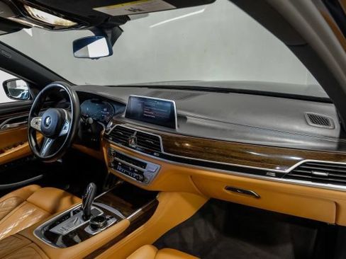 Used 2022 BMW 750i xDrive w/ Luxury Rear Seating Package AWD/4WD image 20