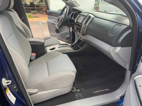 Used 2014 Toyota Tacoma PreRunner w/ TRD Sport Package image 15