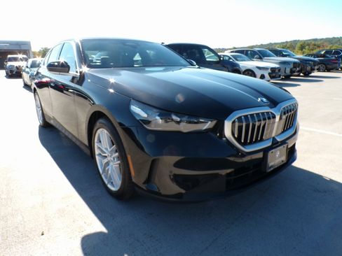 Certified 2025 BMW 530i xDrive w/ Premium Package image 2