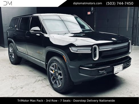 Used 2025 Rivian R1S Premium image 9