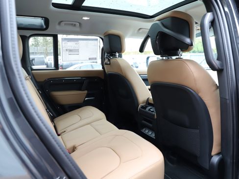 New 2026 Land Rover Defender 110 X-Dynamic SE image 15