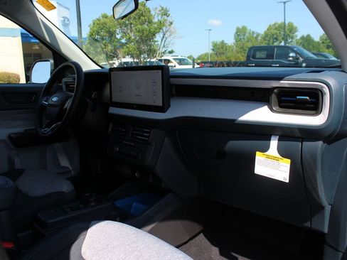 New 2026 Ford Maverick XLT w/ XLT Luxury Package FWD image 9