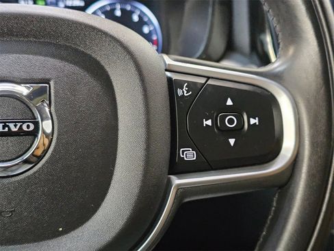 Used 2020 Volvo XC60 T5 Momentum w/ Protection Package Premier image 32