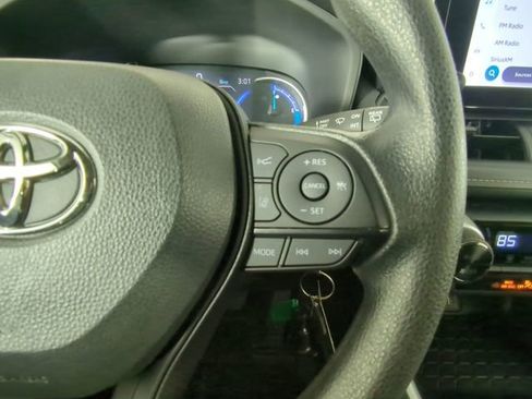 Used 2024 Toyota RAV4 LE image 28