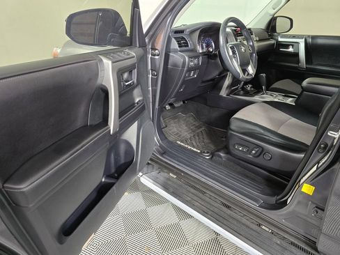 Used 2016 Toyota 4Runner SR5 AWD/4WD image 22