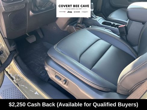 New 2025 Jeep Gladiator Sport image 29