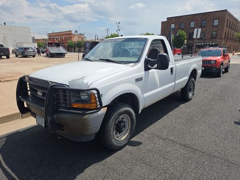 Used 2001 Ford F250 XL AWD/4WD image 1