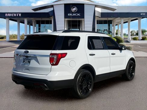 Used 2016 Ford Explorer FWD image 3