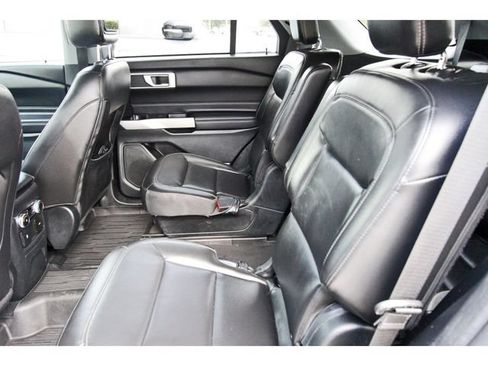 Used 2022 Ford Explorer XLT w/ Equipment Group 202A RWD image 12