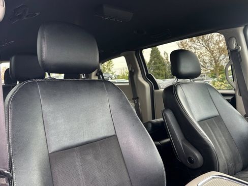 Used 2019 Dodge Grand Caravan SXT FWD image 17