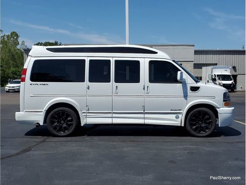 Used 2023 Chevrolet Express 2500 RWD image 8