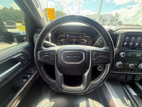 Used 2021 GMC Sierra 2500 Denali w/ Denali Black Diamond Edition AWD/4WD image 11