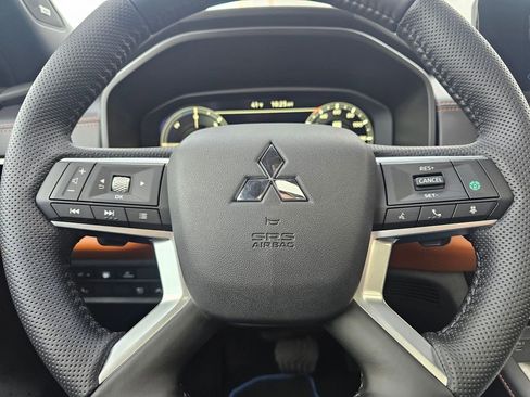 New 2025 Mitsubishi Outlander SEL image 17