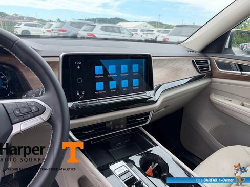 Used 2024 Volkswagen Atlas SE w/ Panoramic Sunroof Package AWD/4WD image 15