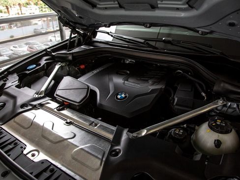 Certified 2025 BMW X4 xDrive30i image 33