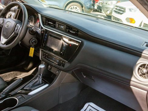 Used 2018 Toyota Corolla LE image 11