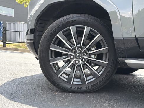 Used 2025 Lexus GX 550 w/ Accessory Package (2T) AWD/4WD image 18