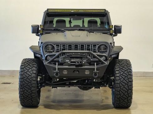 Used 2025 Jeep Gladiator Sport AWD/4WD image 3