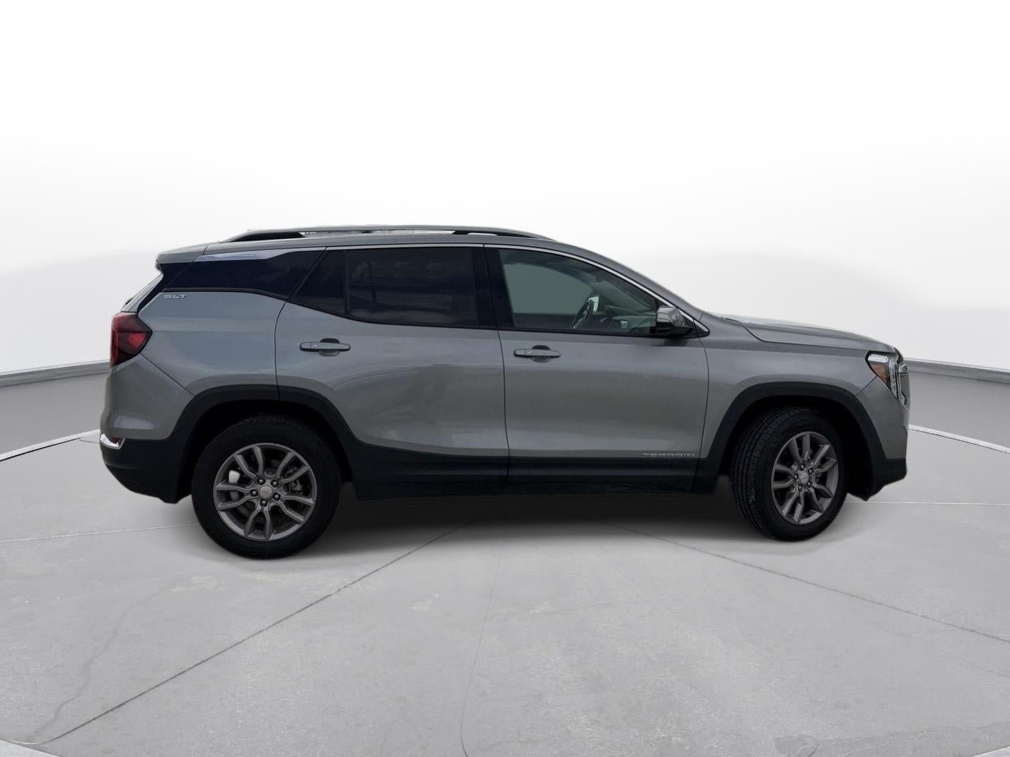Used 2024 GMC Terrain SLT AWD/4WD image 8