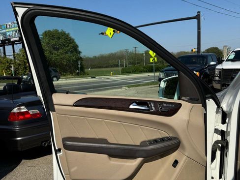 Used 2016 Mercedes-Benz GL 450 4MATIC w/ Premium I Package image 17